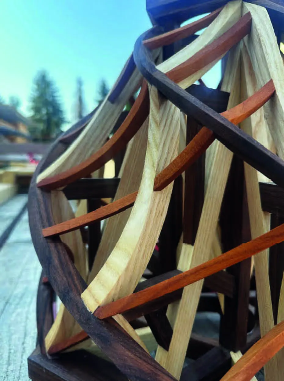 Assemblages en bois de teintes contrast&eacute;es