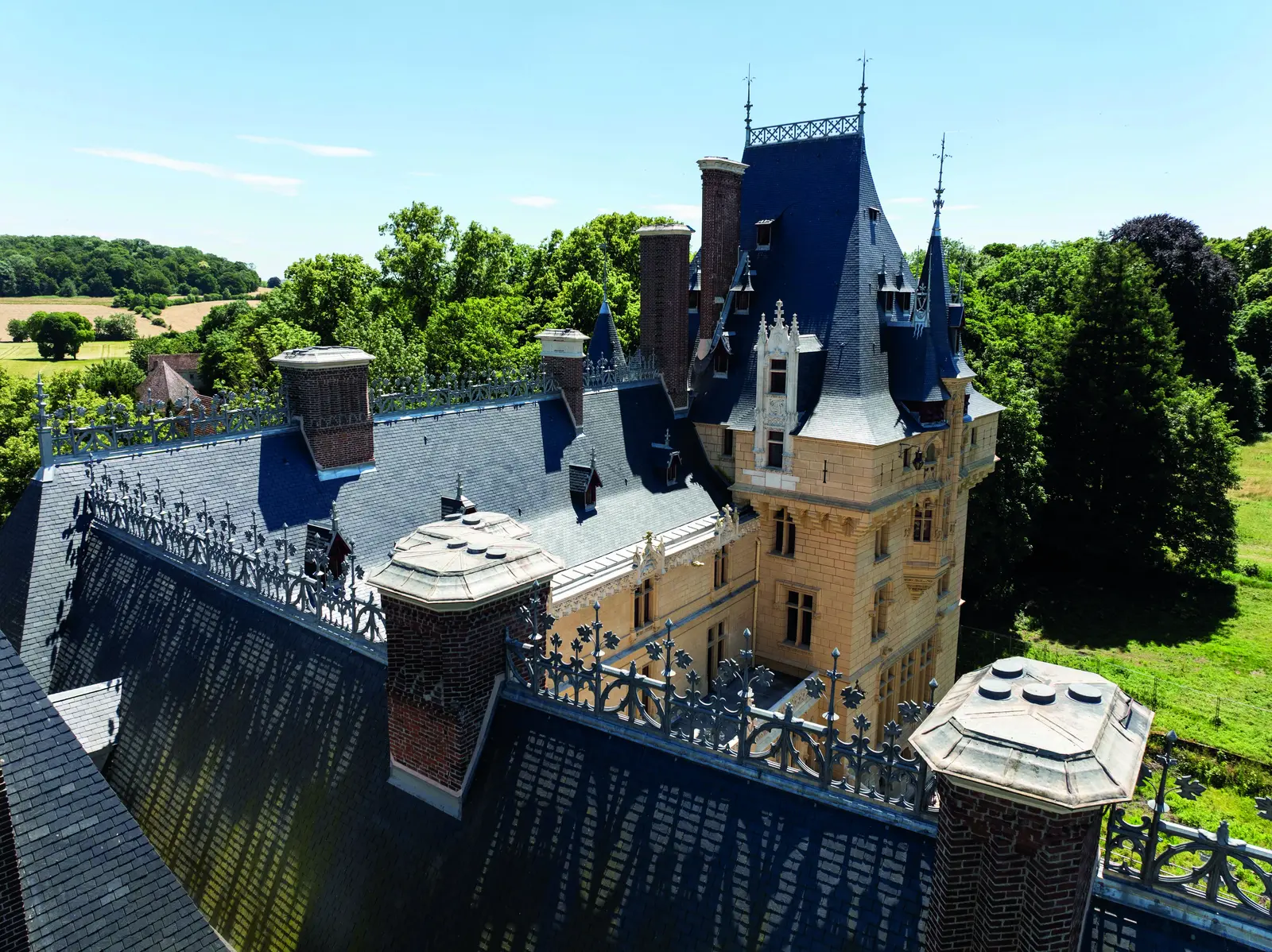 Toitures et cheminées du château de Vigny
