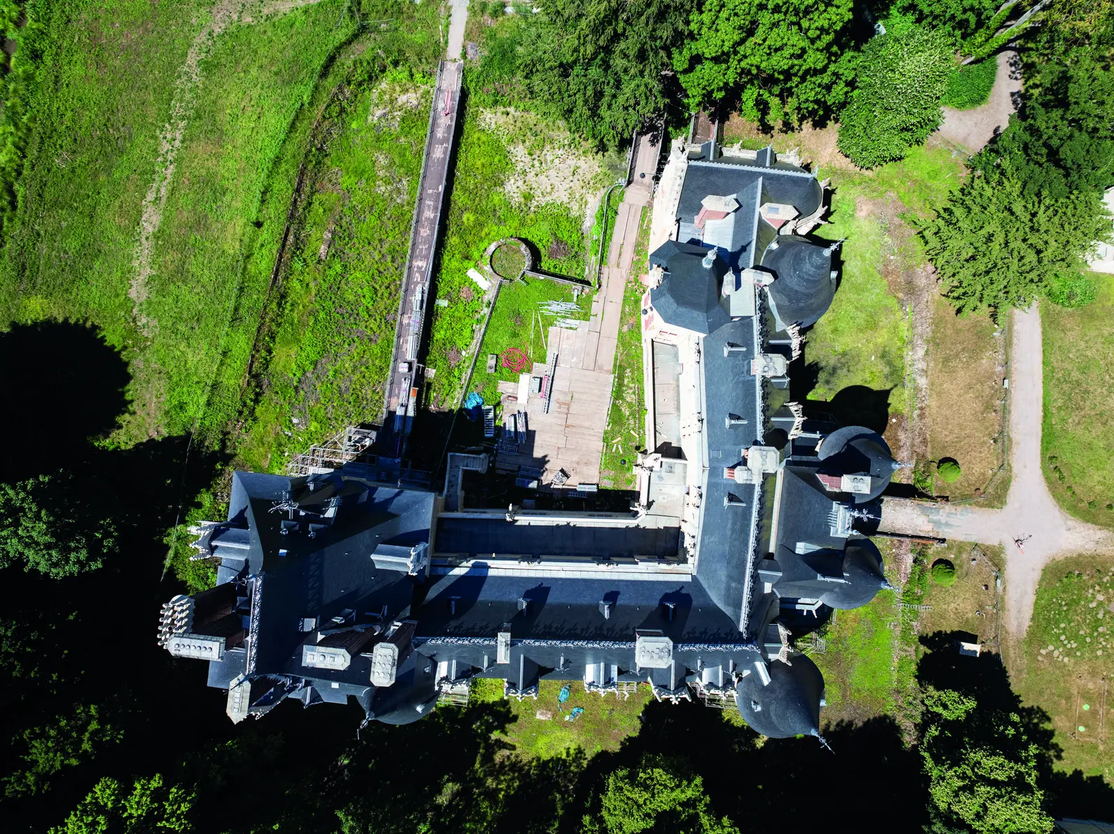 Vue zénithale des toitures du château de Vigny