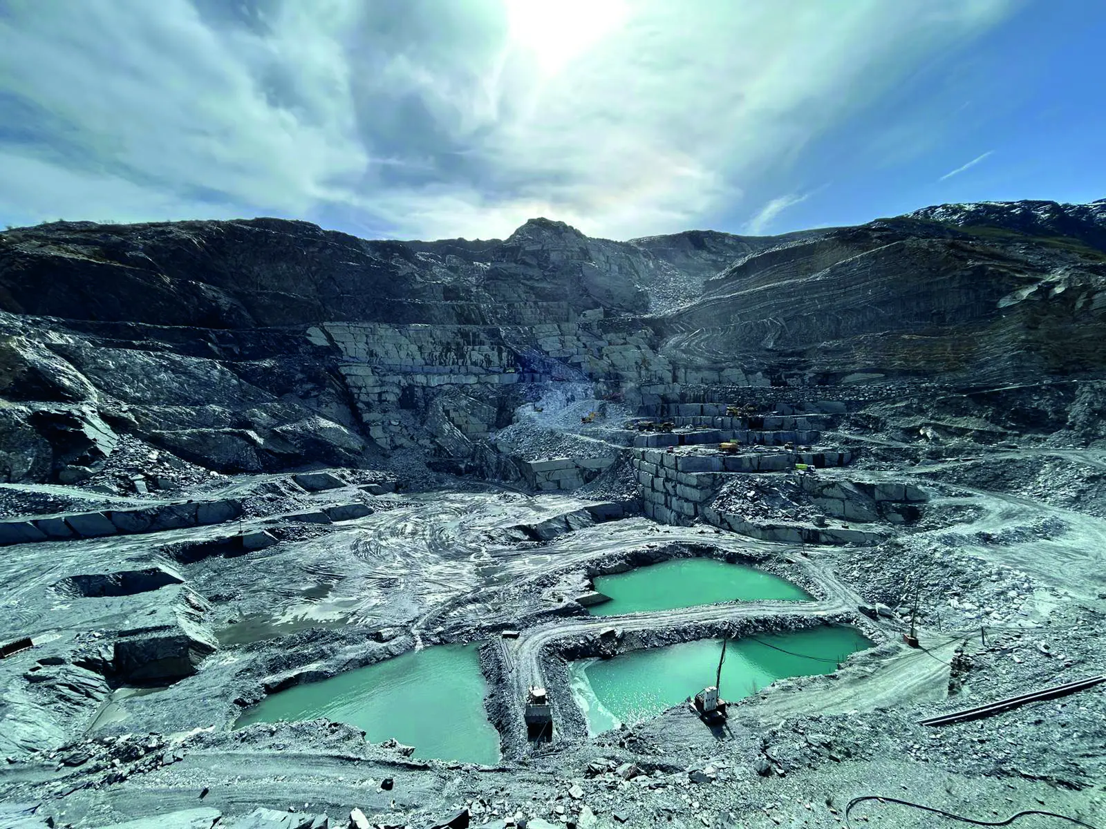 Vue de la carrière d’ardoise Fuidemalo Amable-La Baña et de ses bassins