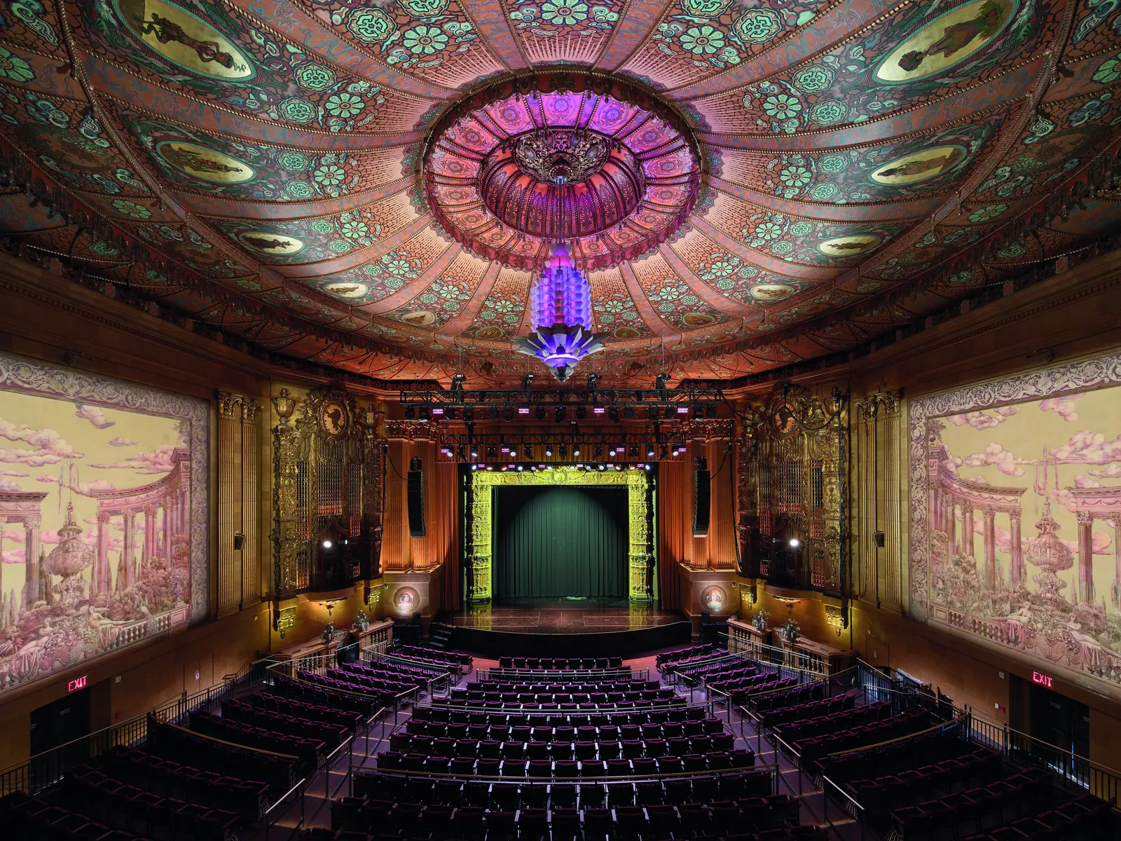 Vue de la salle du Castro Theatre depuis le balcon, face &agrave; la sc&egrave;ne