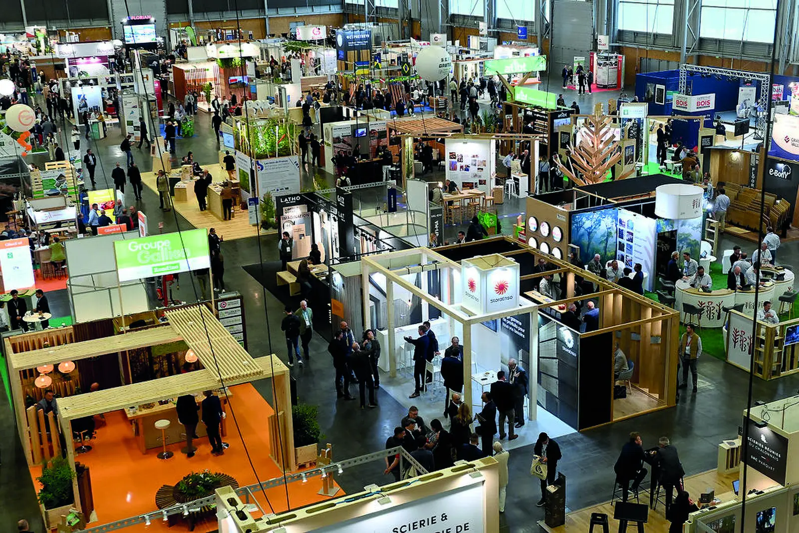 Vue d'ensemble des stands