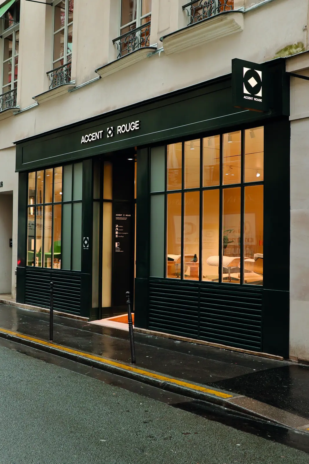 Front of the Accent Rouge showroom, rue du Mail in Paris