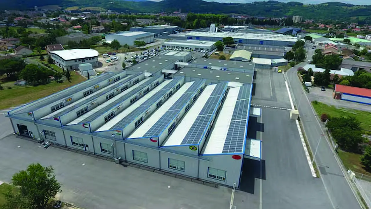 Vue a&eacute;rienne d&rsquo;un site industriel d&rsquo;AkzoNobel en France