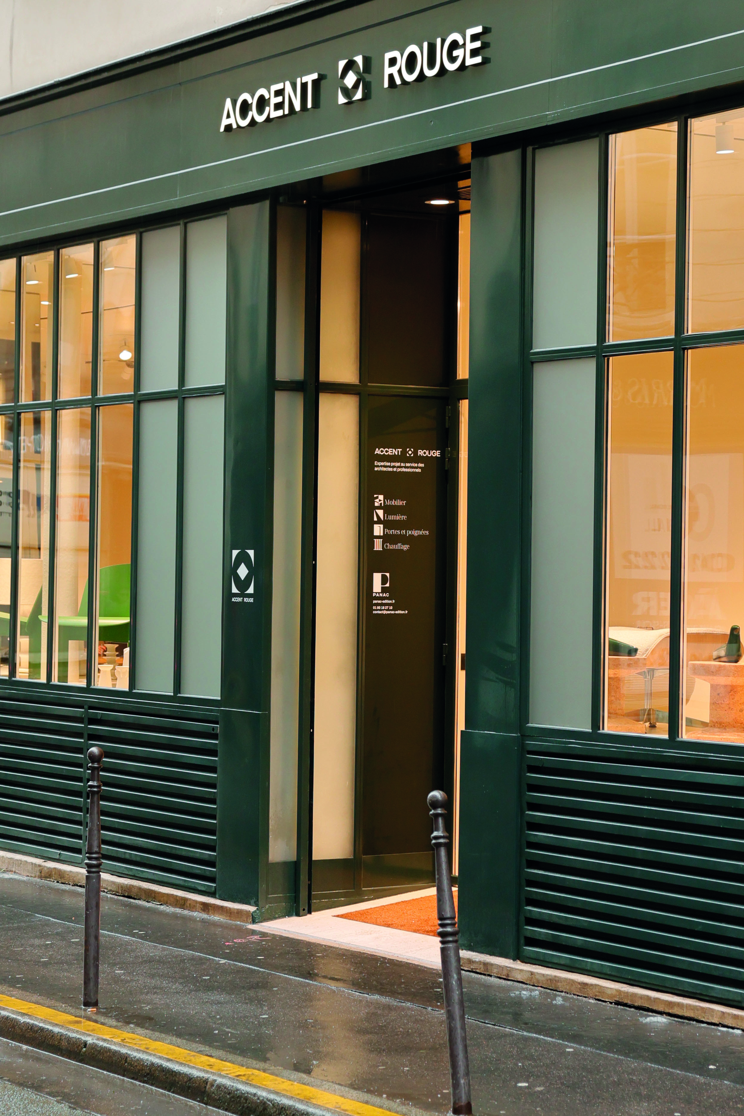 Entrée du showroom Accent Rouge