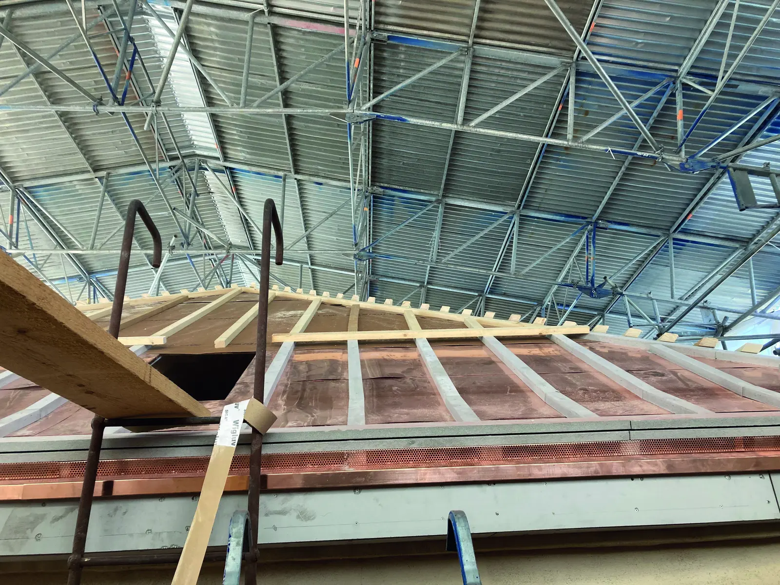 Toiture temporaire de protection au-dessus du chantier