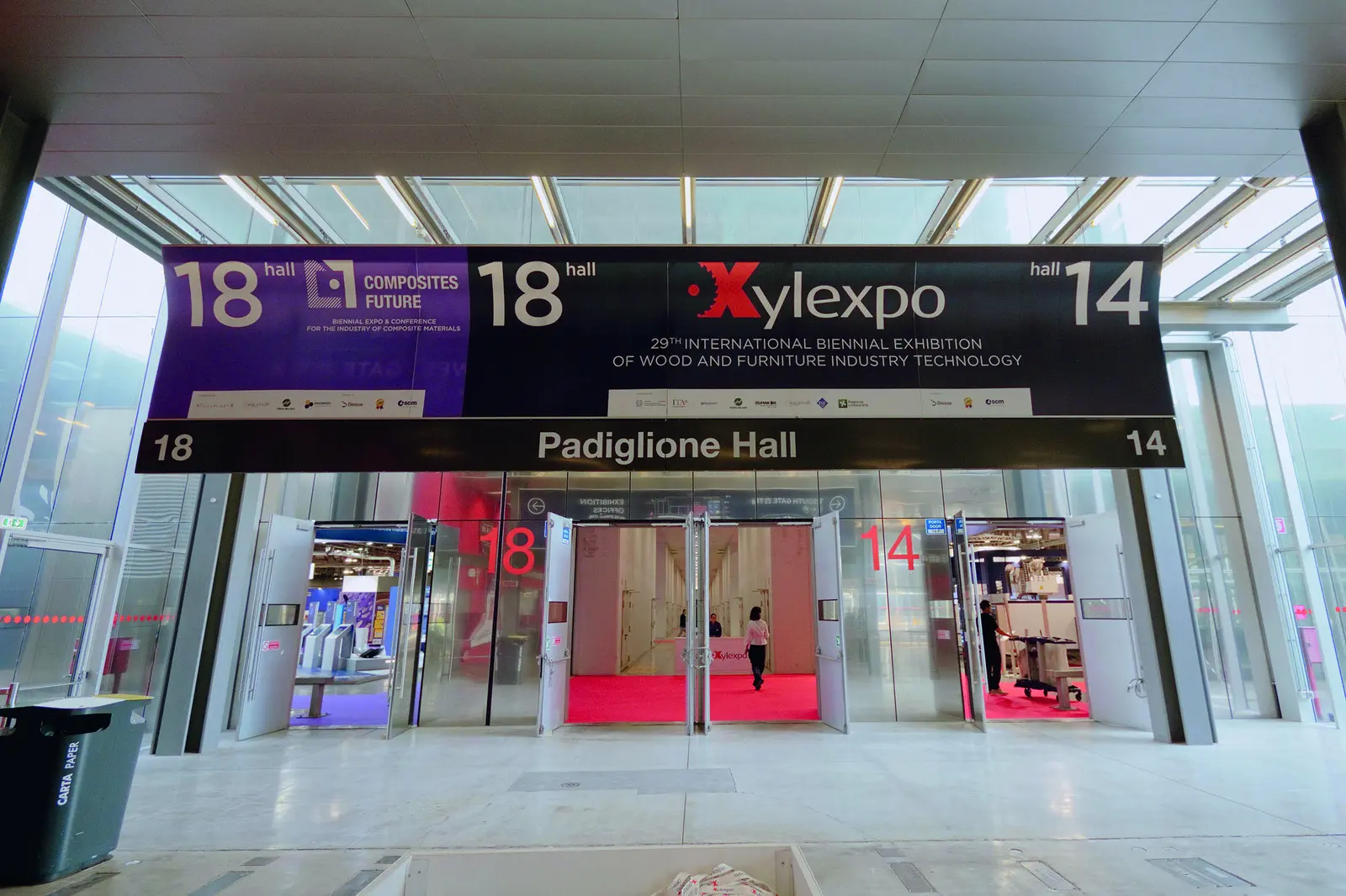 Signal&eacute;tique Xylexpo &agrave; l&rsquo;entr&eacute;e d&rsquo;un pavillon
